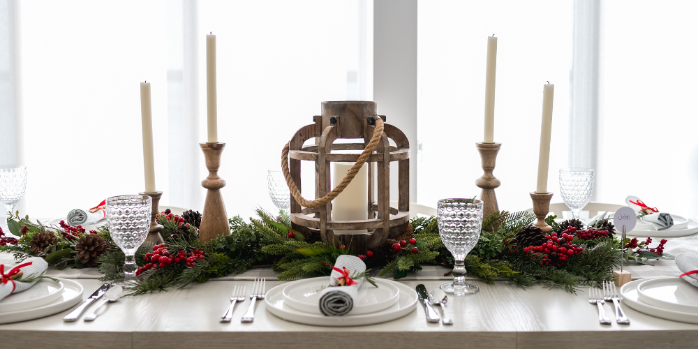 holiday table setting - christmas table setting tips - christmas dining table decor - how to style your dining table for christmas - holiday decor - christmas decor